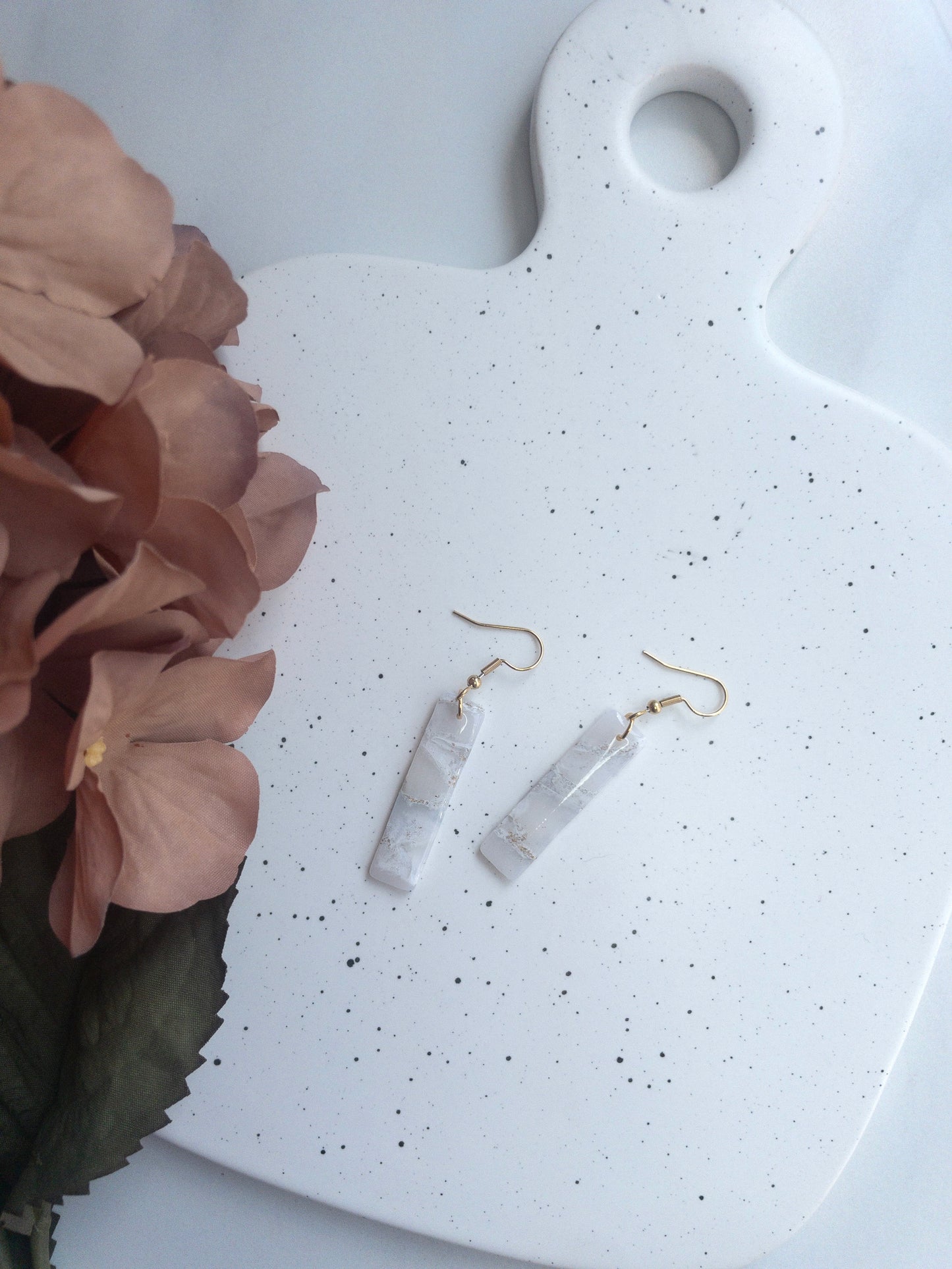 White & Gold Marble | Vertical Rectangles