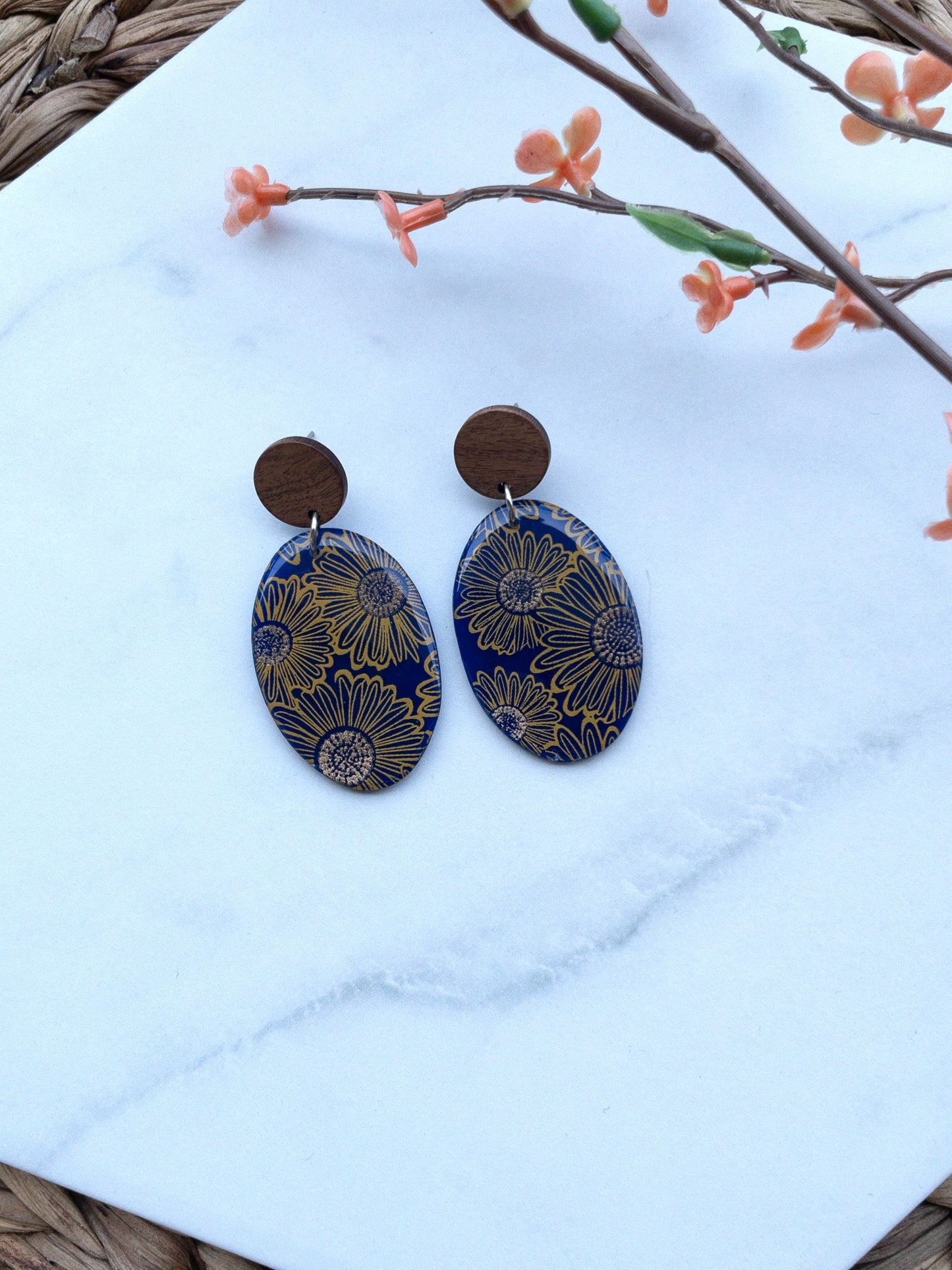 Sunflowers | Ovals with Wooden Post