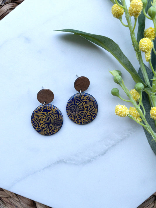 Sunflowers | Circles with Wooden Post