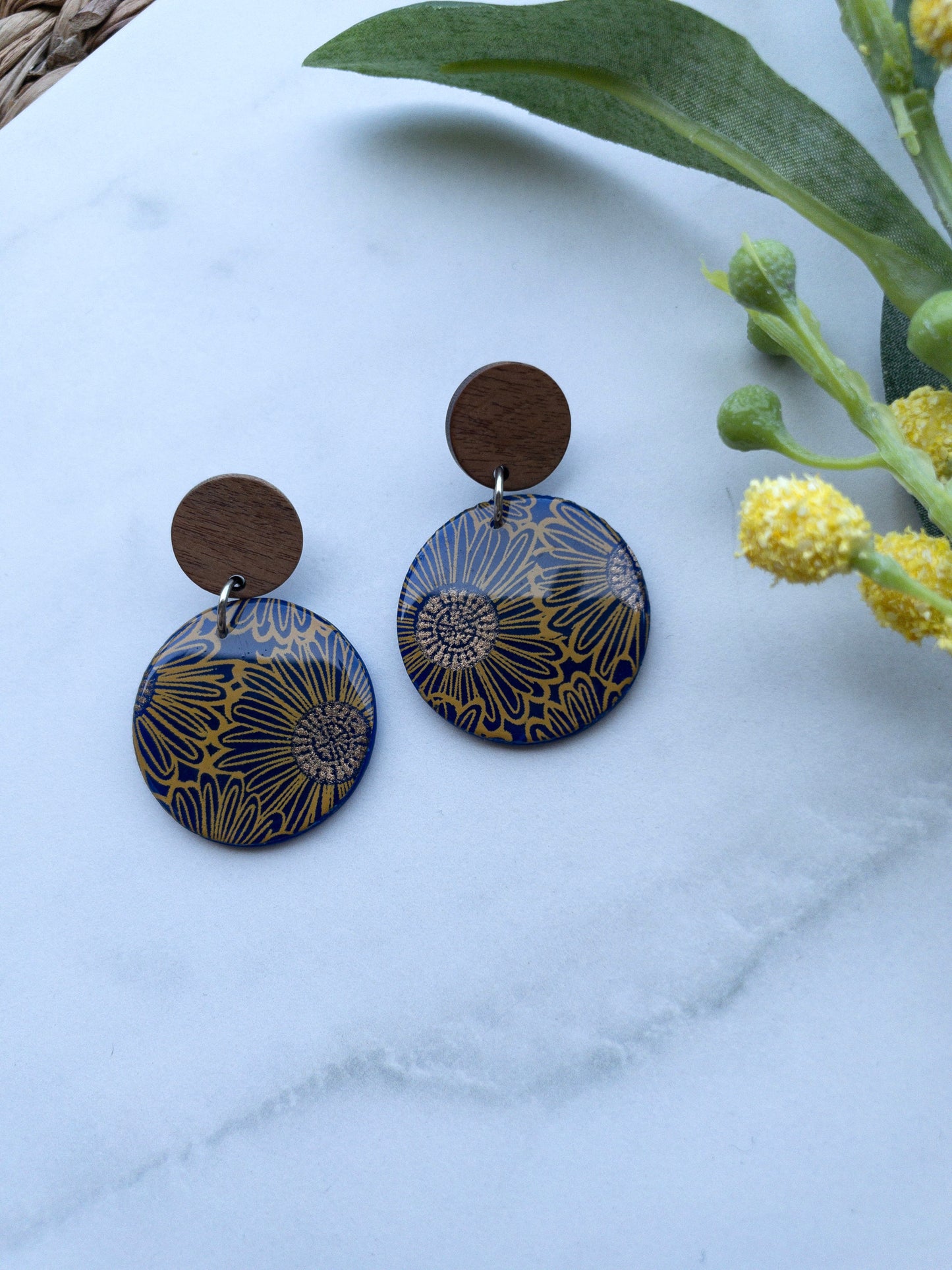Sunflowers | Circles with Wooden Post
