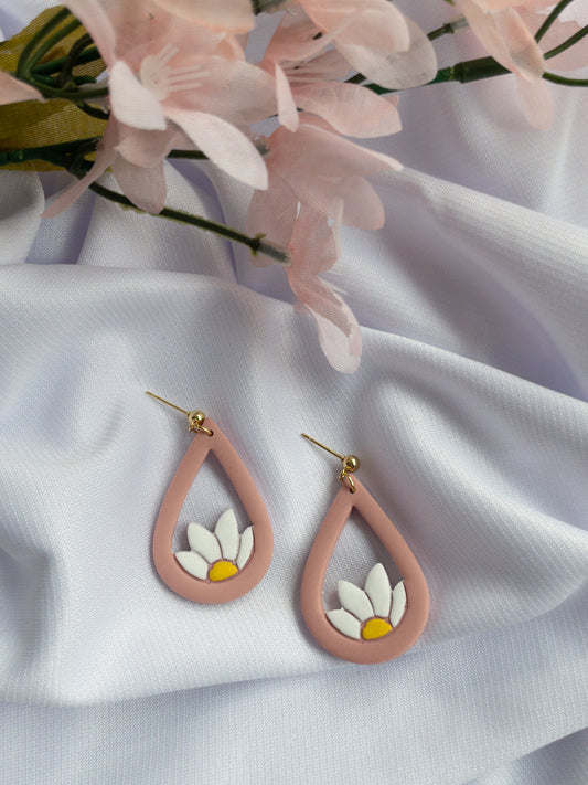 French Pink | White Daisy Teardrop